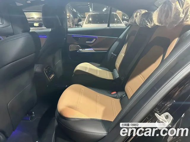 Mercedes-Benz E-Class 2025 thumb 2