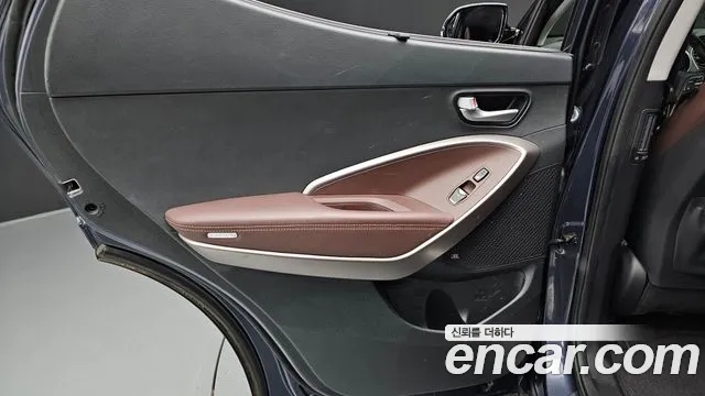 Hyundai Santafe 2016 thumb 10