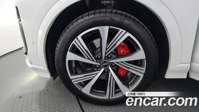 Audi Q6 e-tron 2025 thumb 11