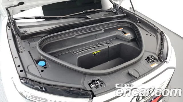 Audi Q6 e-tron 2025 thumb 4