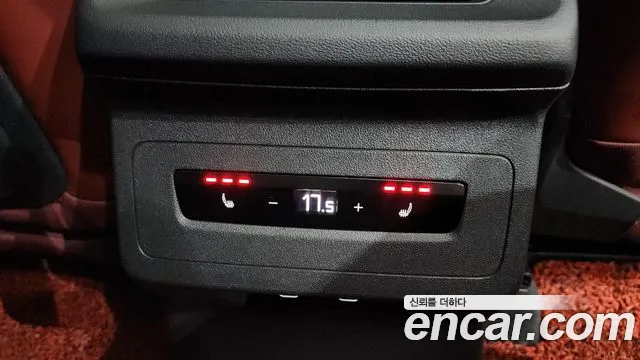 Audi Q6 e-tron 2025 thumb 9
