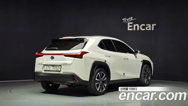 Lexus UX 2019 thumb 7