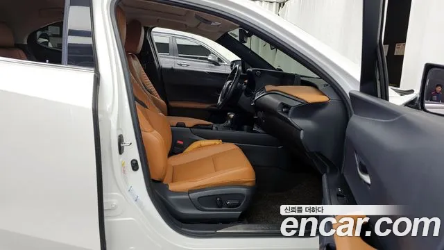 Lexus UX 2019 thumb 3