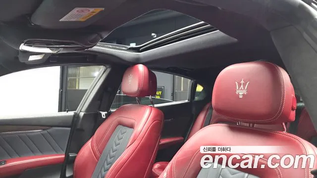 Maserati Quattroporte 2017 thumb 11