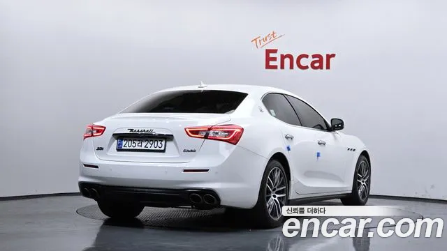 Maserati Ghibli 2017 thumb 7