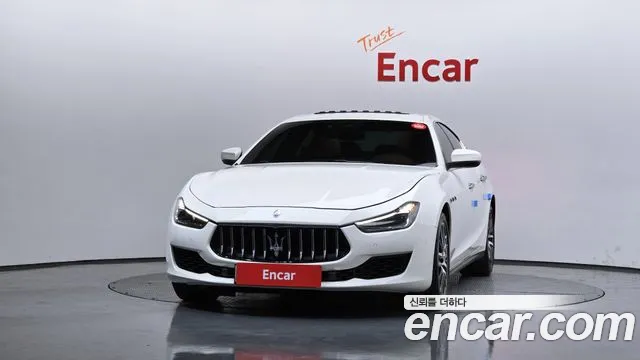 Maserati Ghibli 2017 thumb 11