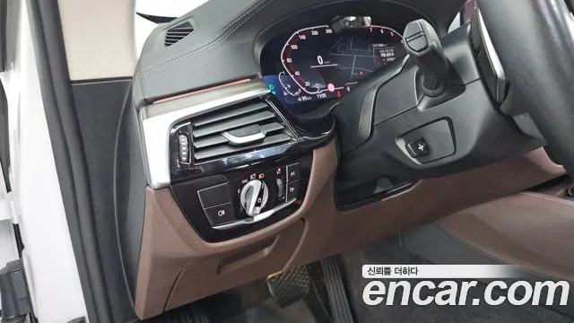 BMW 6 серии Gran Turismo 2020 thumb 9