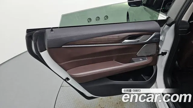 BMW 6 серии Gran Turismo 2020 thumb 4