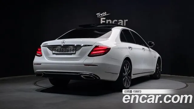 Mercedes-Benz E-Class 2019 thumb 4