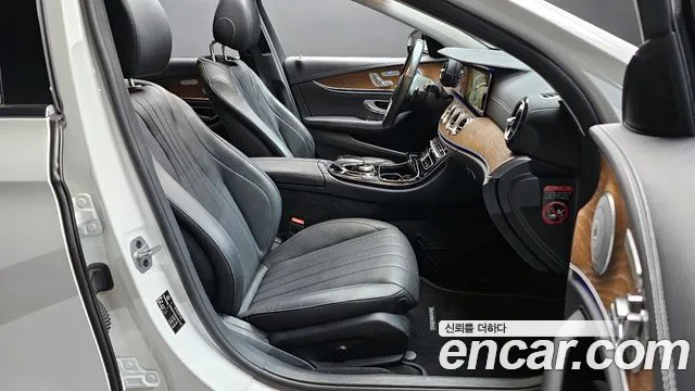 Mercedes-Benz E-Class 2019 thumb 6