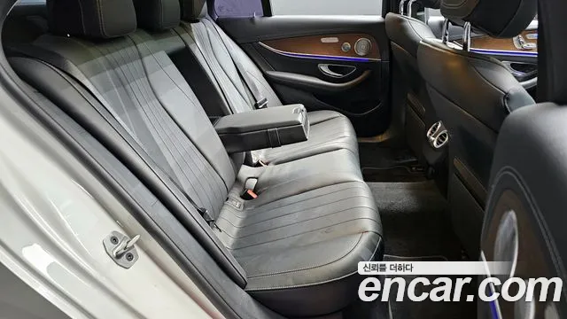 Mercedes-Benz E-Class 2019 thumb 11