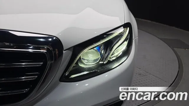 Mercedes-Benz E-Class 2019 thumb 3