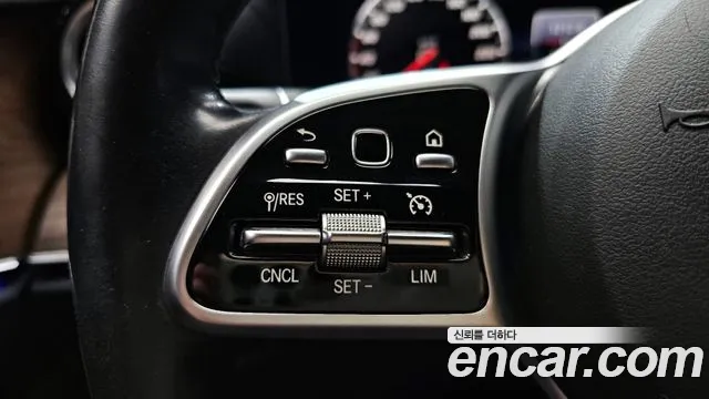 Mercedes-Benz E-Class 2019 thumb 12
