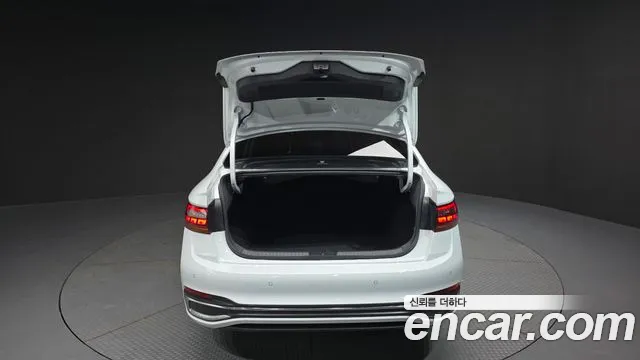 Volkswagen Jetta 2023 thumb 2