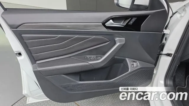 Volkswagen Jetta 2023 thumb 5