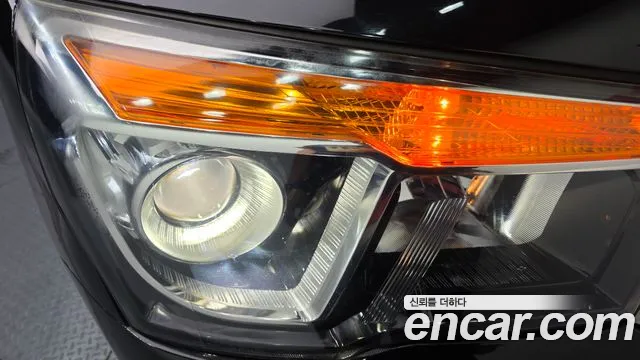 KGM Korando 2015 thumb 11