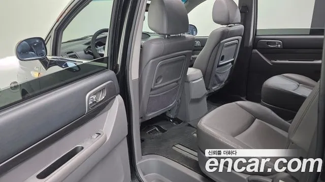 KGM Korando 2015 thumb 12