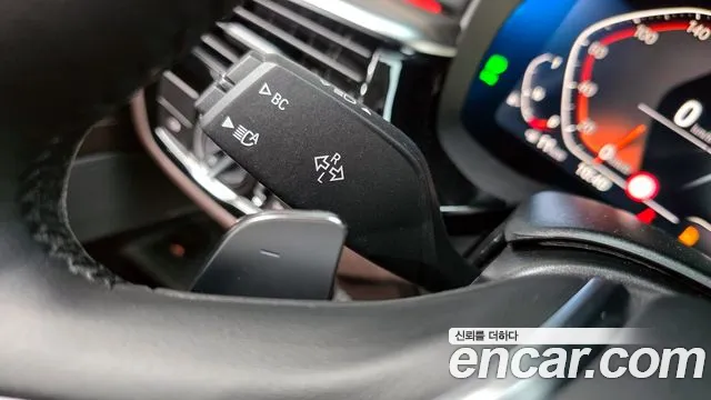 BMW 6 серии Gran Turismo 2023 thumb 12