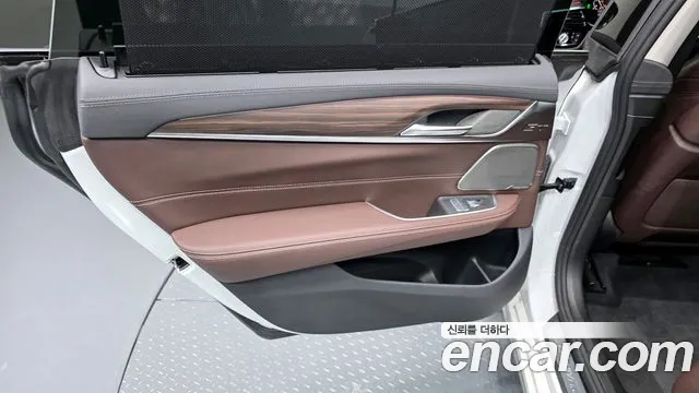 BMW 6 серии Gran Turismo 2023 thumb 2