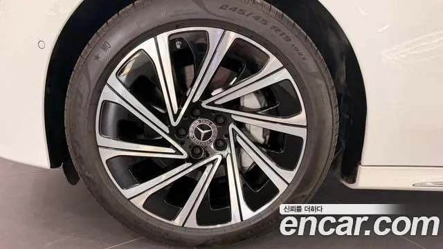 Mercedes-Benz E-Class 2024 thumb 9