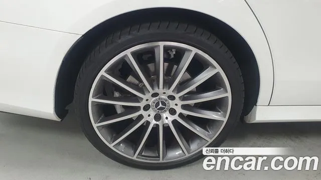 Mercedes-Benz E-Class 2022 thumb 12