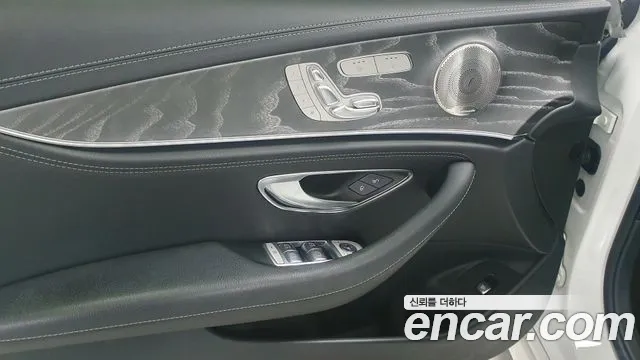 Mercedes-Benz E-Class 2022 thumb 3