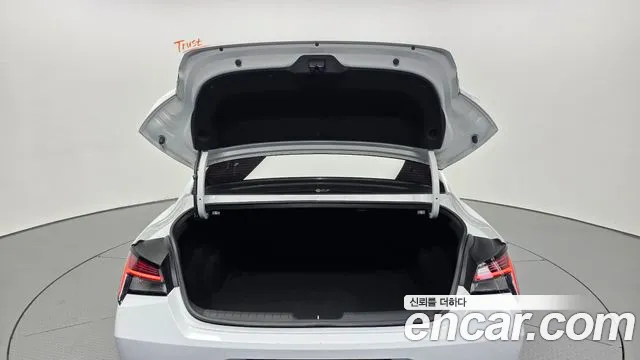 Hyundai Elantra 2022 thumb 2
