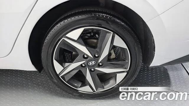 Hyundai Elantra 2022 thumb 5