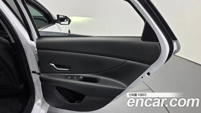 Hyundai Elantra 2022 thumb 3