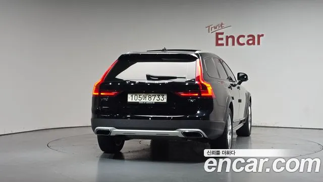 Volvo V90 Cross Country 2018 thumb 10