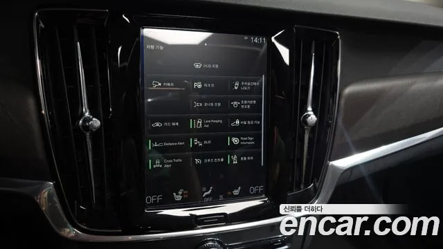 Volvo V90 Cross Country 2018 thumb 12