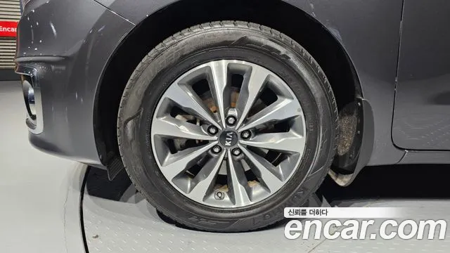 Kia Carnival 2015 thumb 4