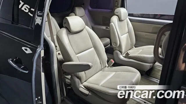 Kia Carnival 2015 thumb 9