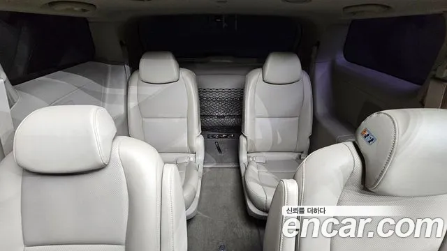 Kia Carnival 2015 thumb 12