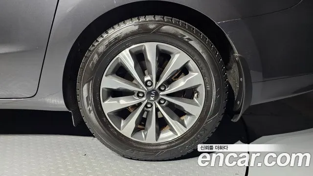 Kia Carnival 2015 thumb 2