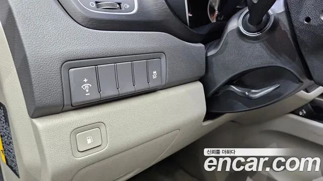Kia Carnival 2015 thumb 5