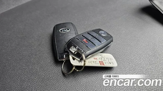 Kia Carnival 2015 thumb 8