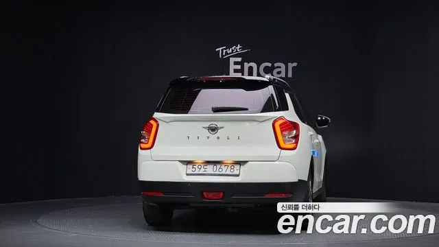 KGM Tivoli Air 2016 thumb 11
