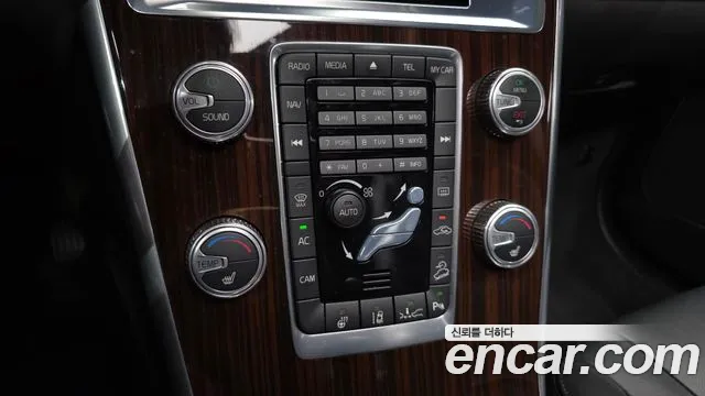 Volvo XC60 2015 thumb 12
