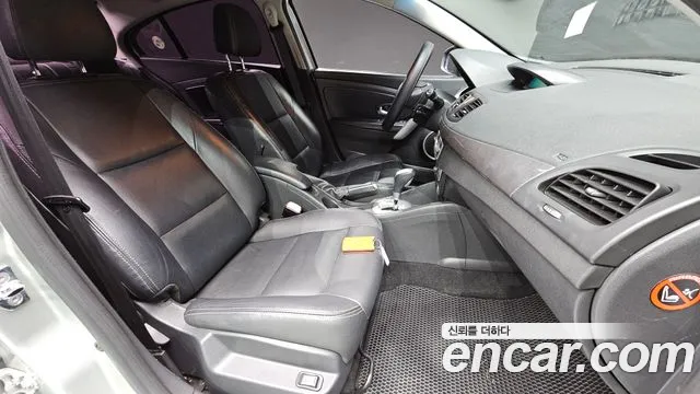 Renault SM3 2010 thumb 6
