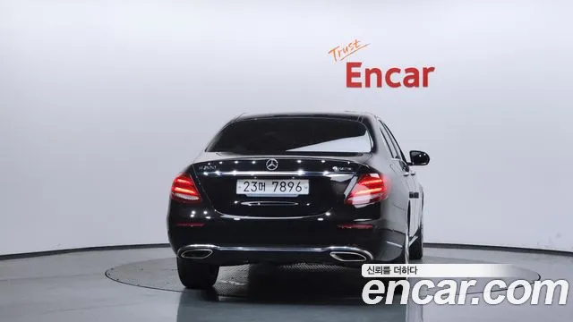 Mercedes-Benz E-Class 2018 thumb 10