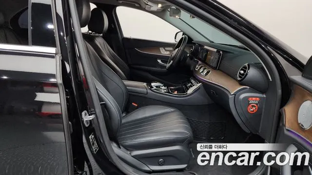 Mercedes-Benz E-Class 2018 thumb 7