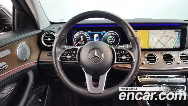 Mercedes-Benz E-Class 2018 thumb 4