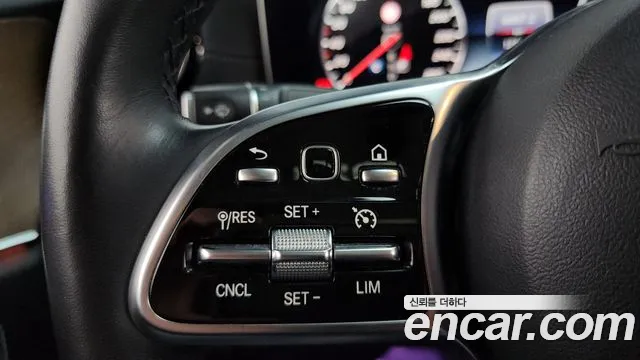 Mercedes-Benz E-Class 2018 thumb 9