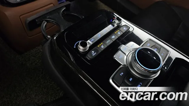 Genesis G90 2019 thumb 2