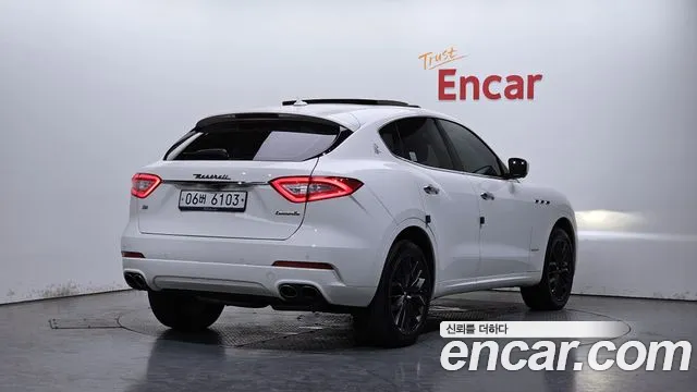 Maserati Levante 2019 thumb 10
