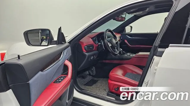 Maserati Levante 2019 thumb 6