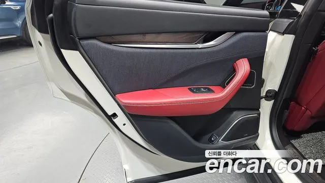 Maserati Levante 2019 thumb 8