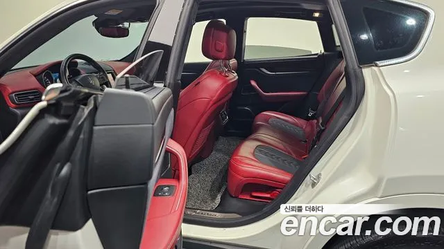 Maserati Levante 2019 thumb 2