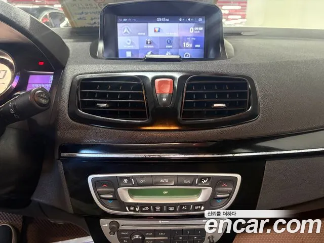Renault SM3 2015 thumb 3